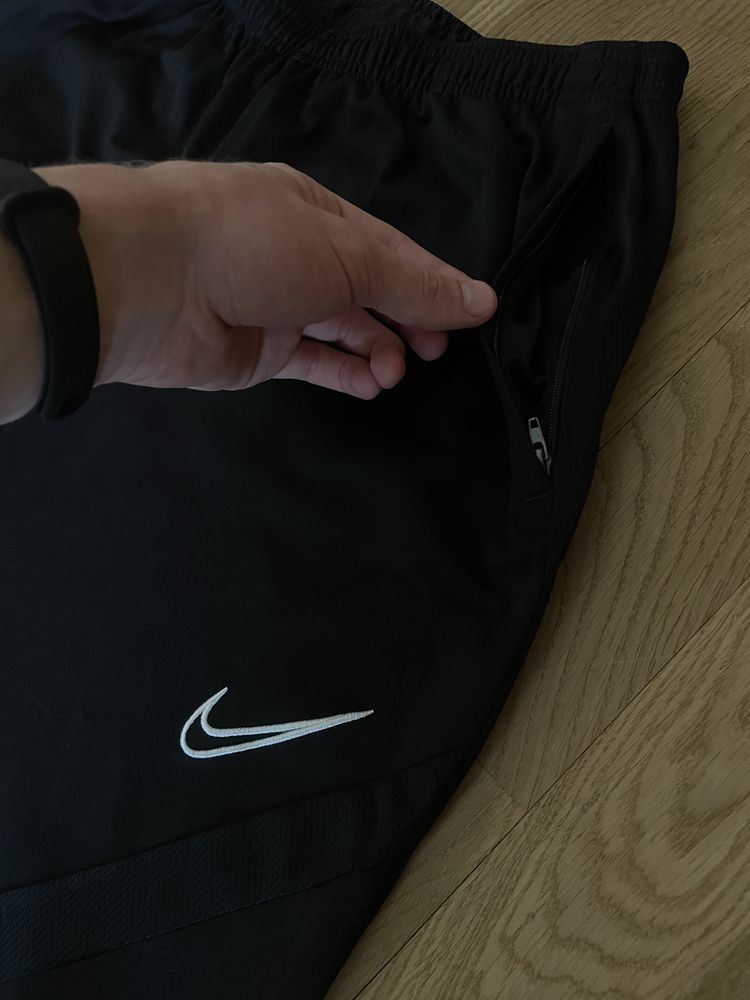 Штани спортивні Nike Dri-Fit оригінал M