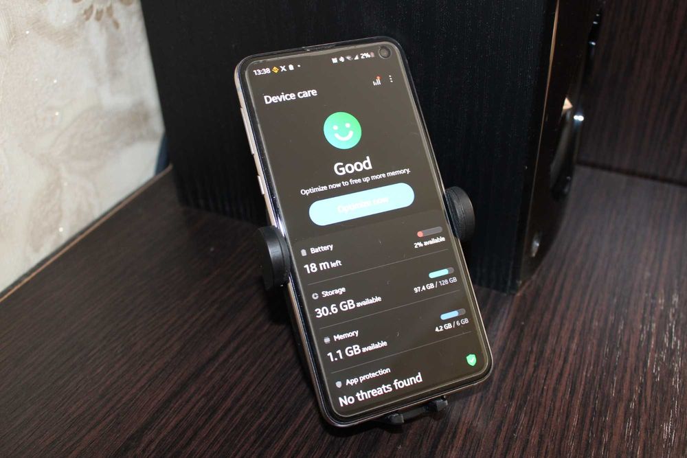 Samsung Galaxy S10e на Snapdragon 855, 6/128GB + SD карта на 128Gb