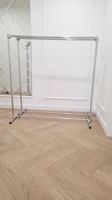 Wieszak sklepowy na ubrania do garderoby