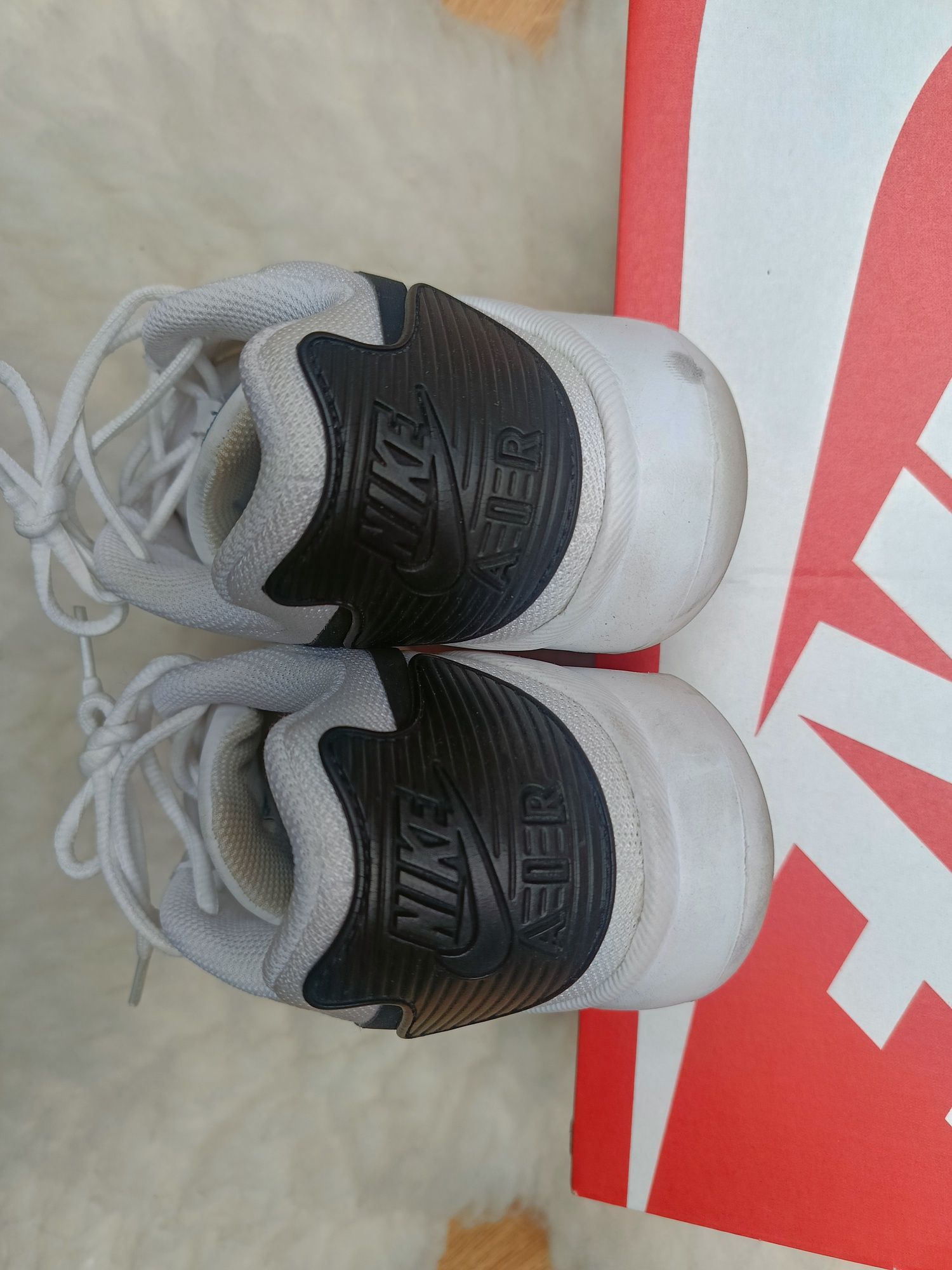 Damskie buty Air Max Oketo Throwback Future marki Nike to kultowy mode