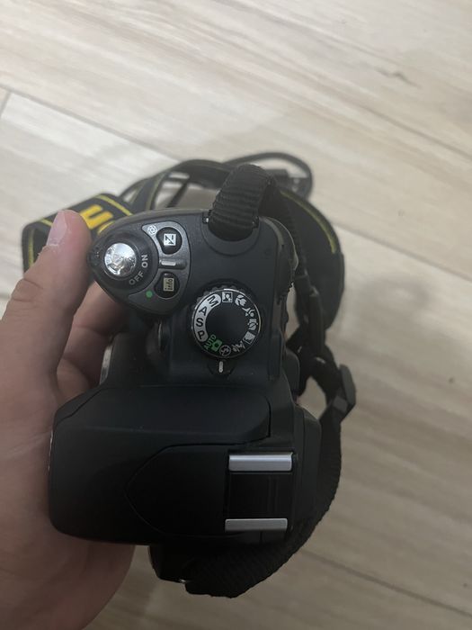 Nikon D40 z obiektywem i ladowarka i torbą