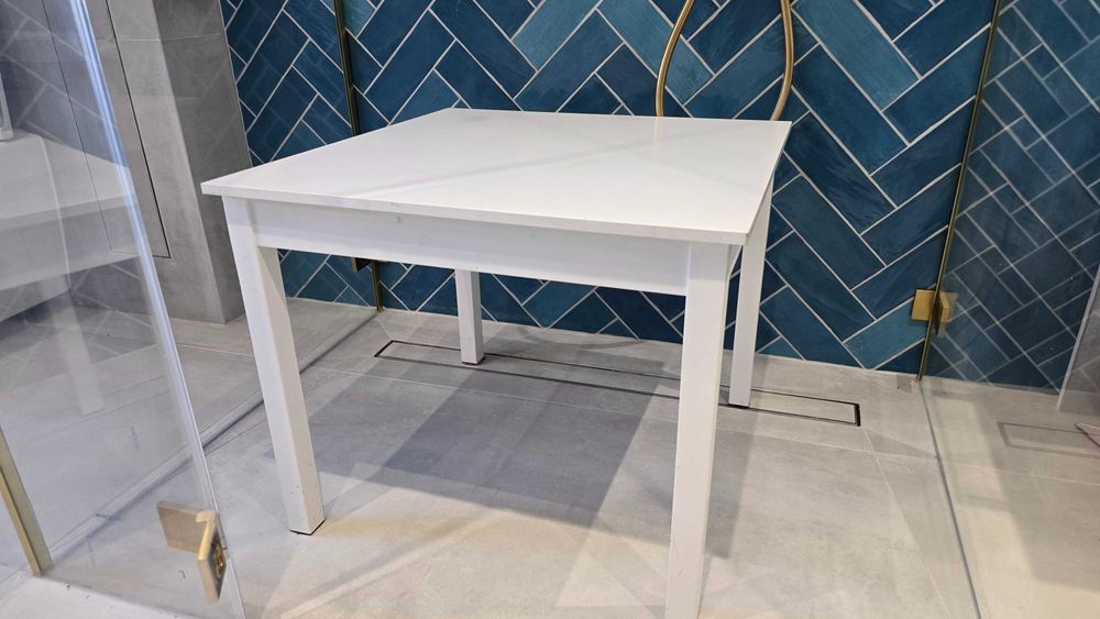 Stolik drewniany biały z 2 krzesełkami dla dzieci