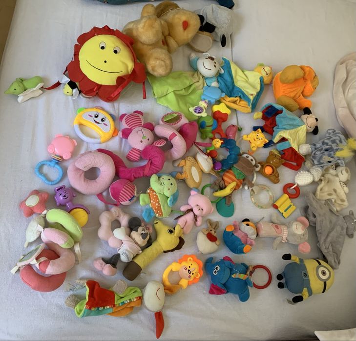 Лот іграшок для малечі