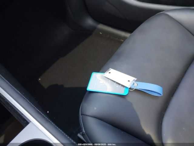 Tesla Model Y Awd/long Range Dual Motor 2023 *