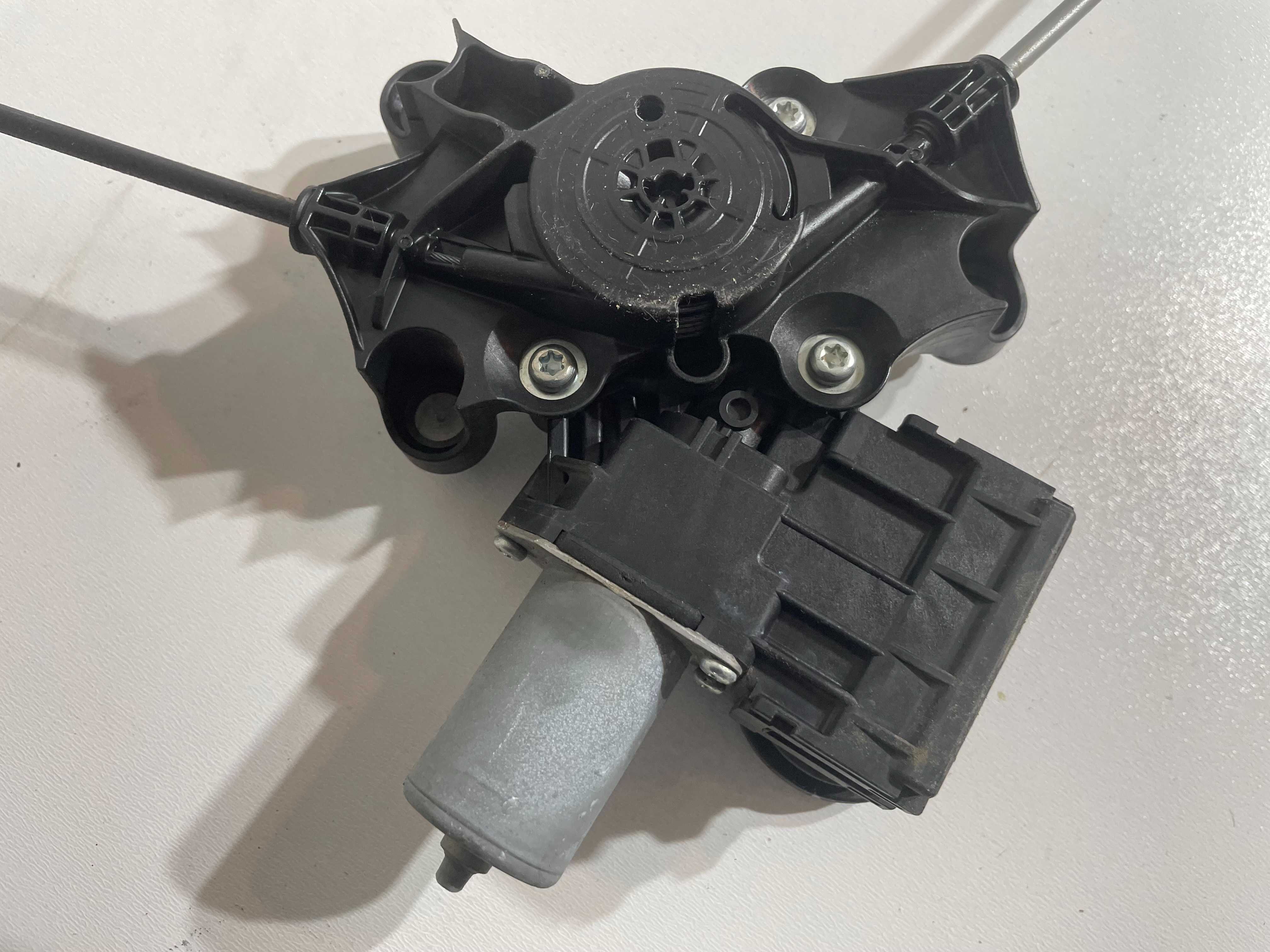 Mechanizm szyby lewy przód podnośnik TOYOTA RAV4 V