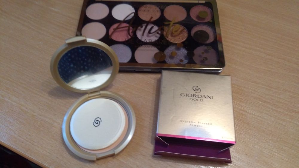 Палитра теней и пудра