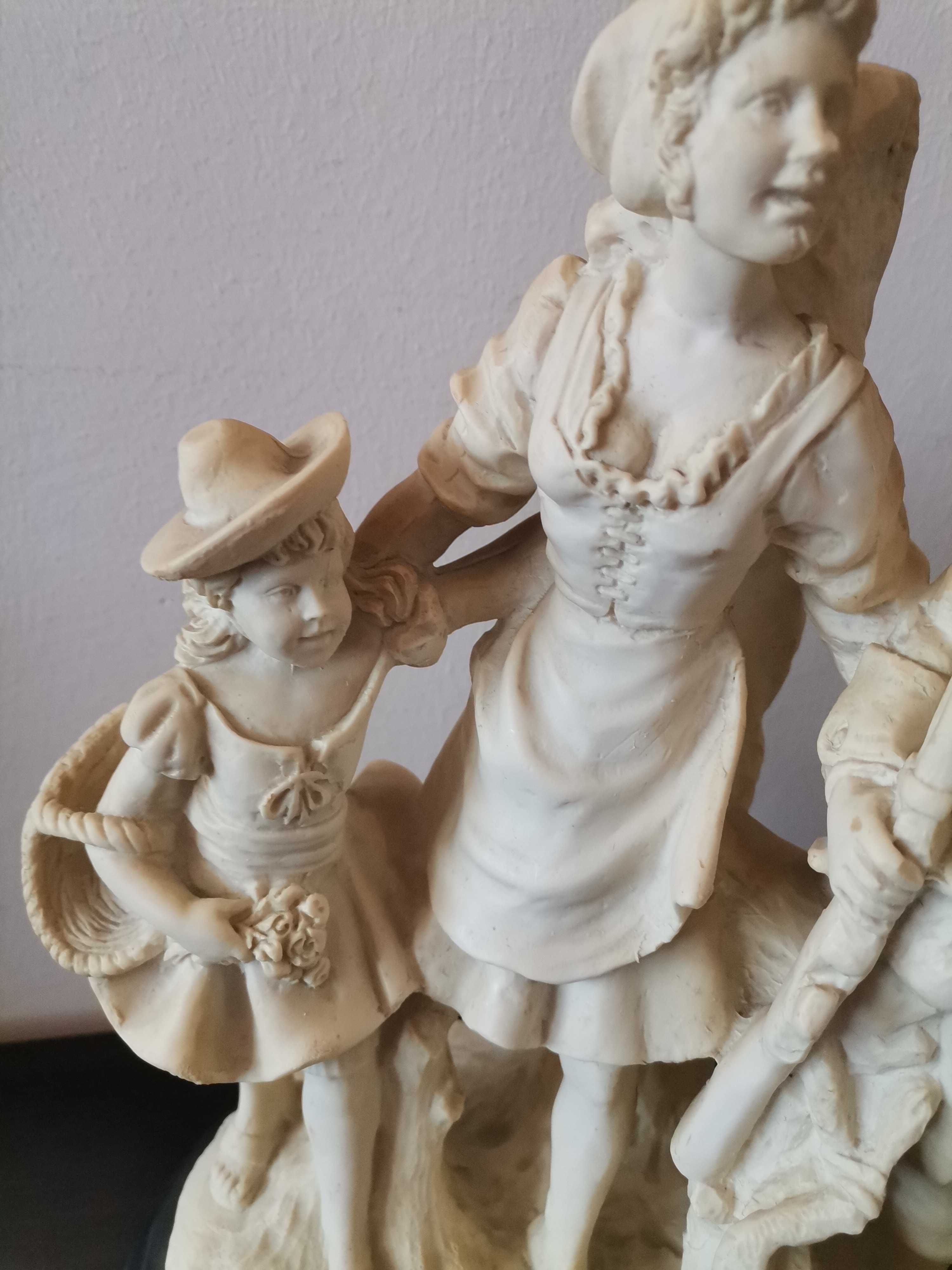 Figura "Myśliwy z rodziną " alabaster - Vintage
