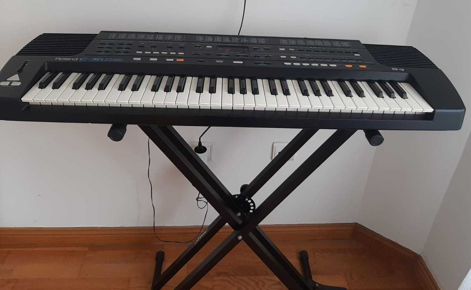 Teclado Roland E36