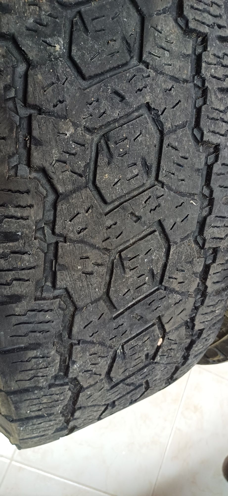 2 pneus disponíveis, Toyo A/T 245/70R16