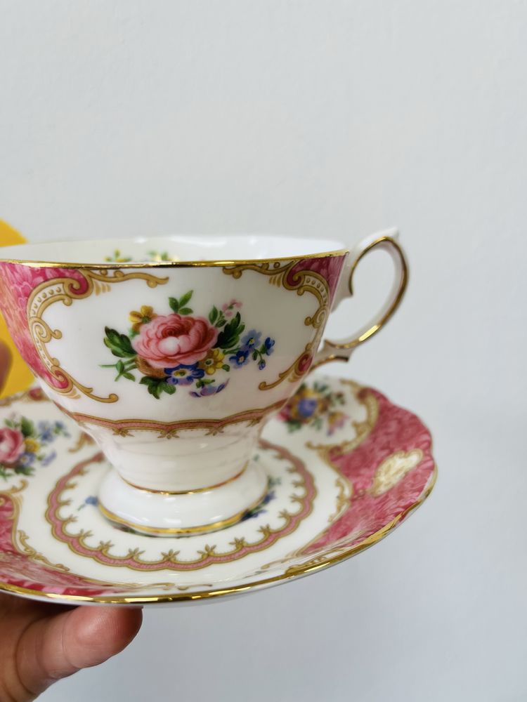 Filizanki Royal Albert