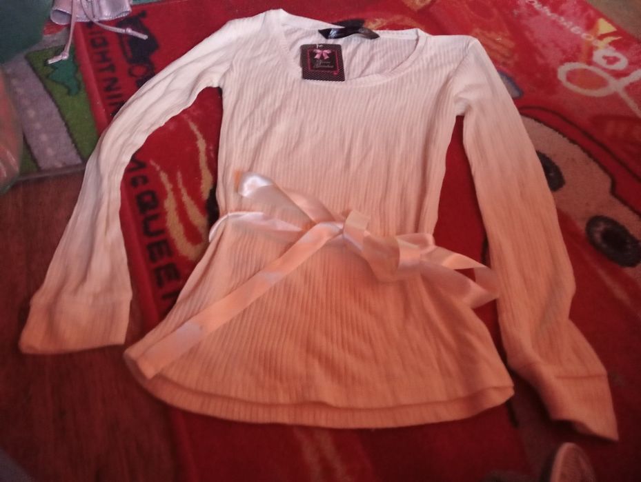 Nowa bluzka z kokardą