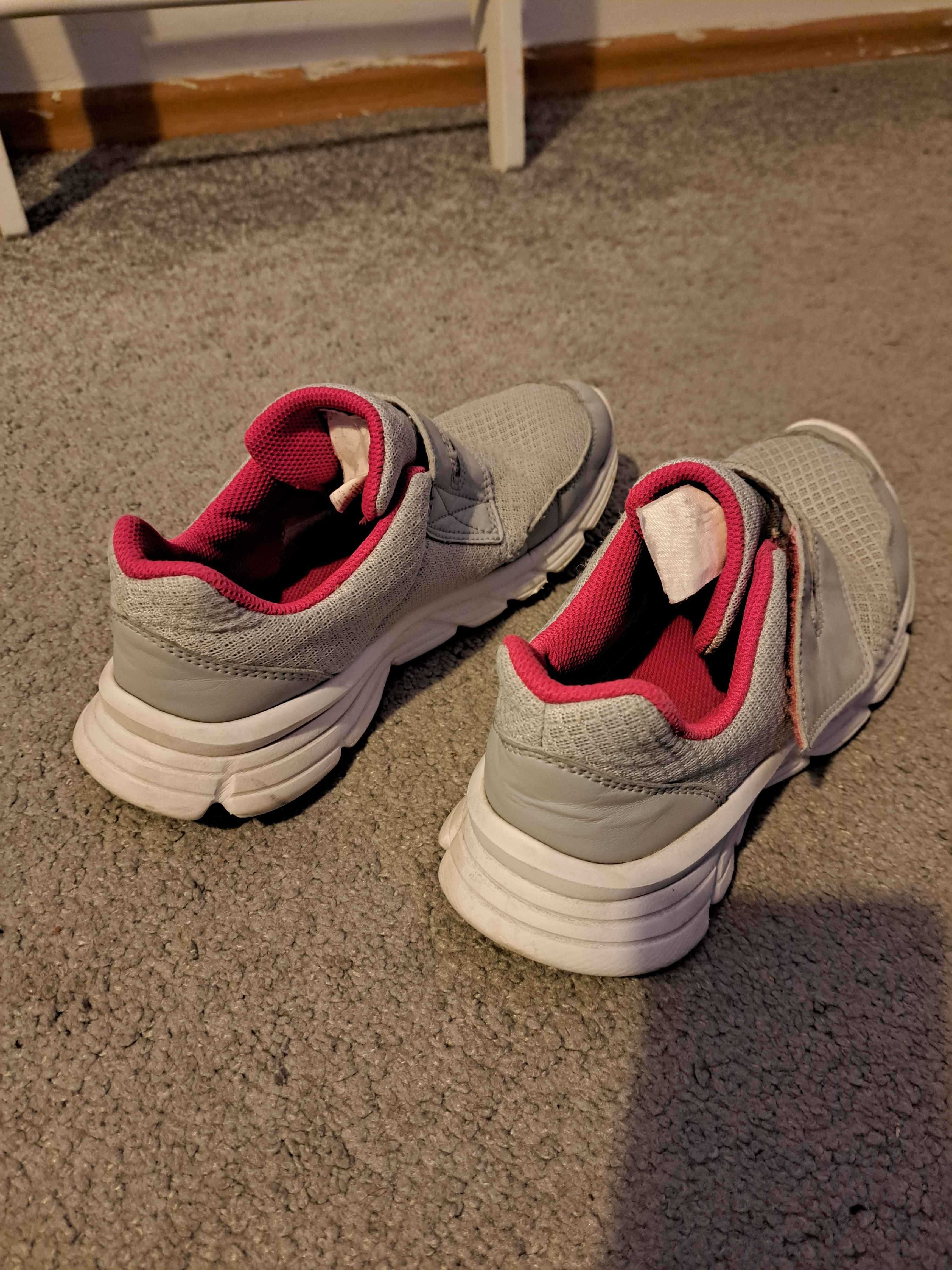 Szare buty od Kalenji