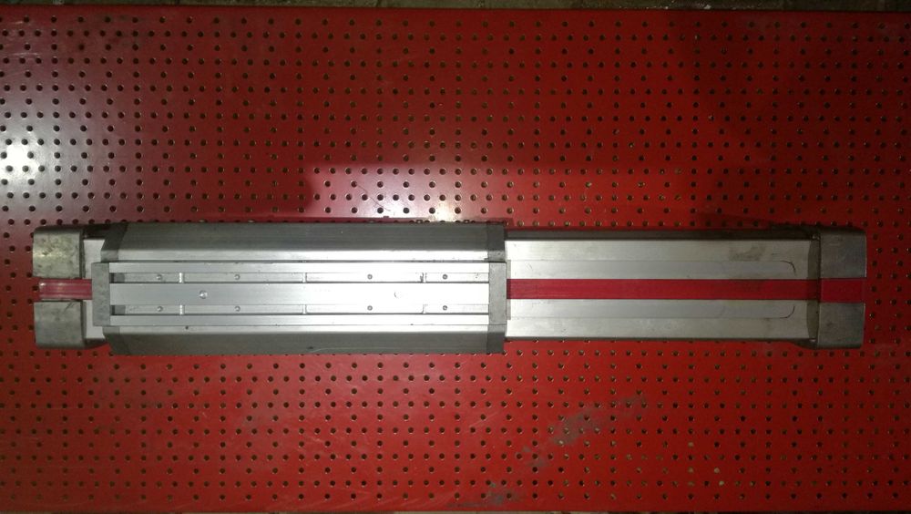 Siłownik pneumatyczny liniowy