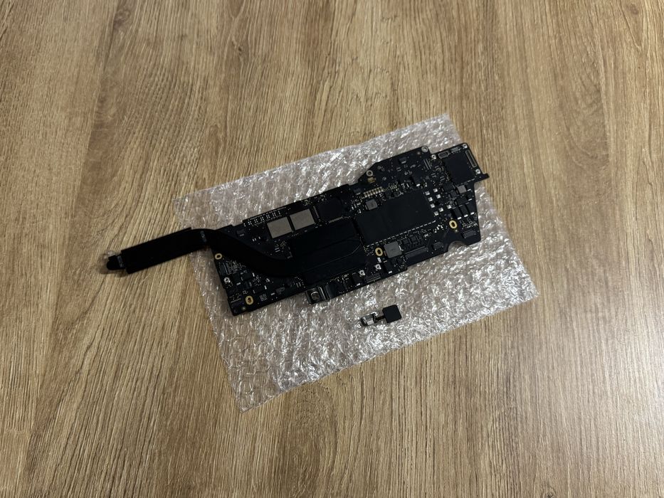 Материнська плата (разом із Touch ID) MacBook Pro 13’ A2338 (M1/8/256)