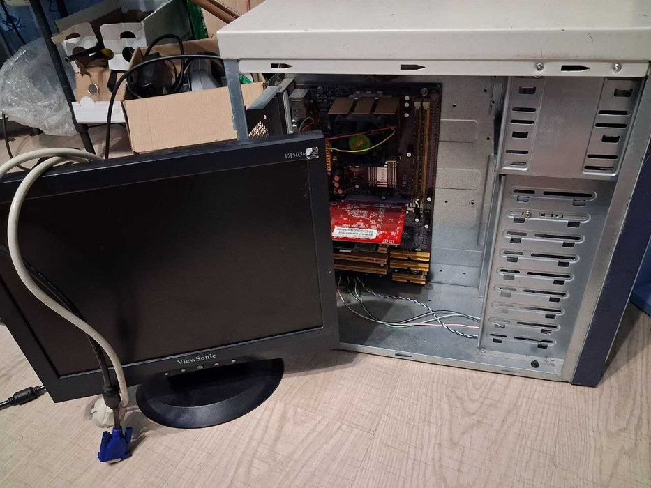 компютер стояв в гаражі