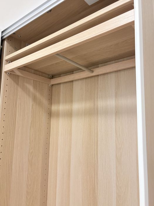 Roupeiro PAX com portas de correr espelhadas
