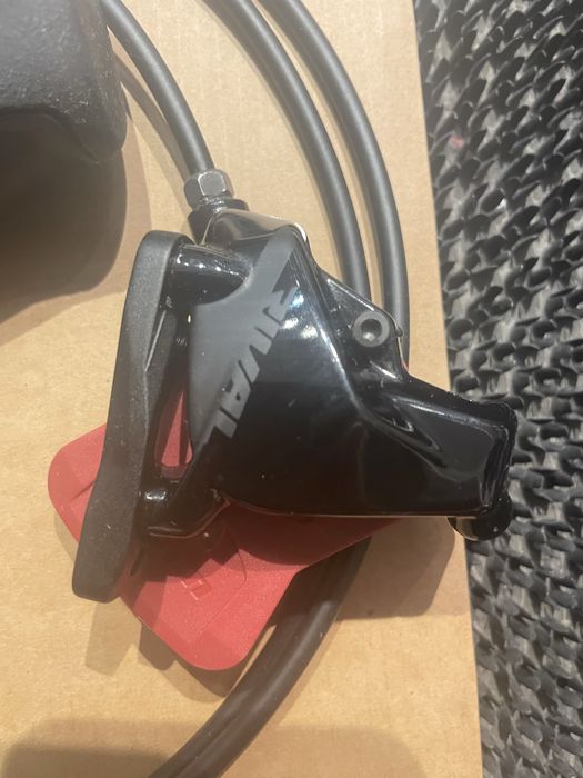 SRAM klamkomanetka+zacisk RIVAL AXS D1 prawa