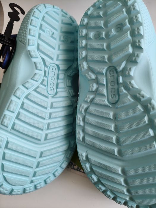Crocs c/ pêlo n c13 Novas