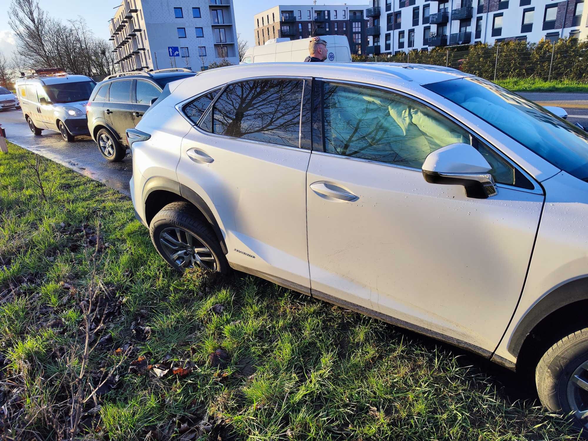 uszkodzony lexus nx300h 2015