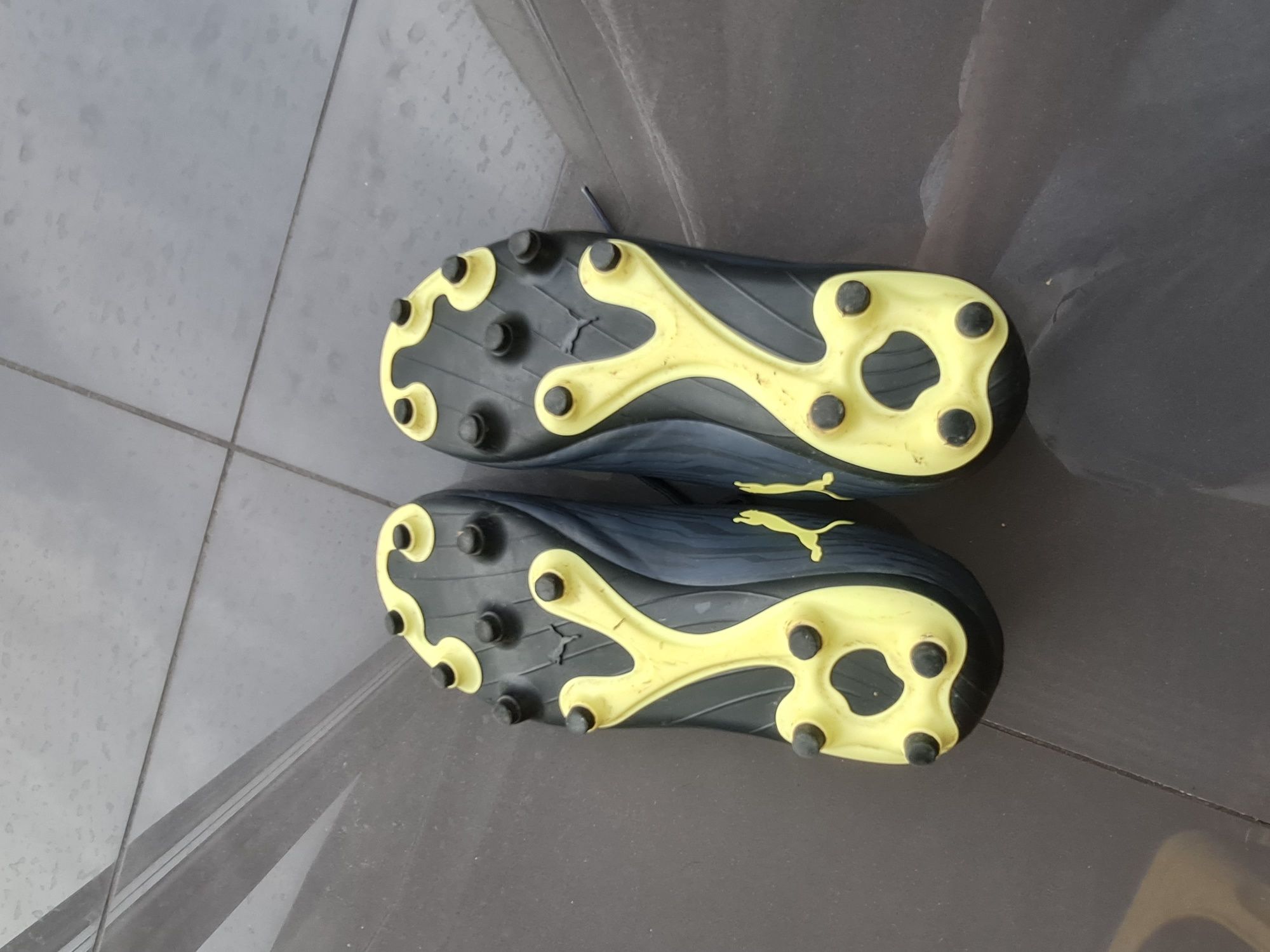 Korki na trawę puma używane rozmiar 33.