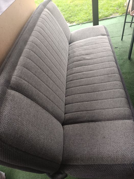 Łóżko -wersalka z pojemnikiem na pościel