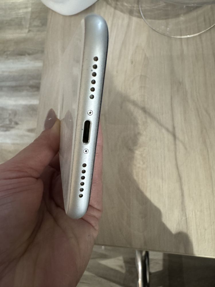 iPhone 11 64. ГБ