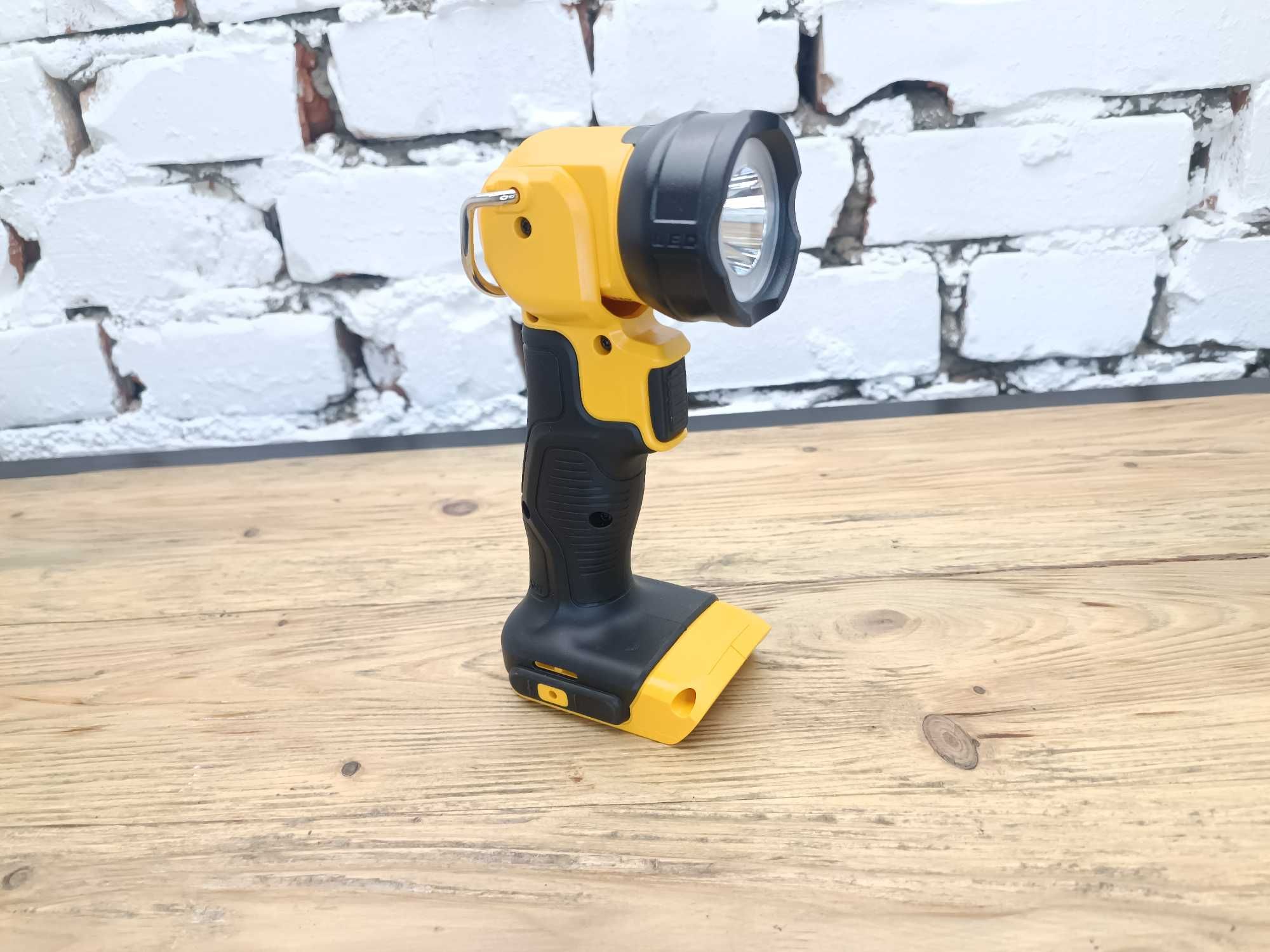 Світлодіодний ліхтарик LED DeWalt 20v DCL040 з США Оригінал