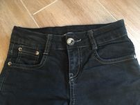 czarne jeansy 140 rurki elastyczne