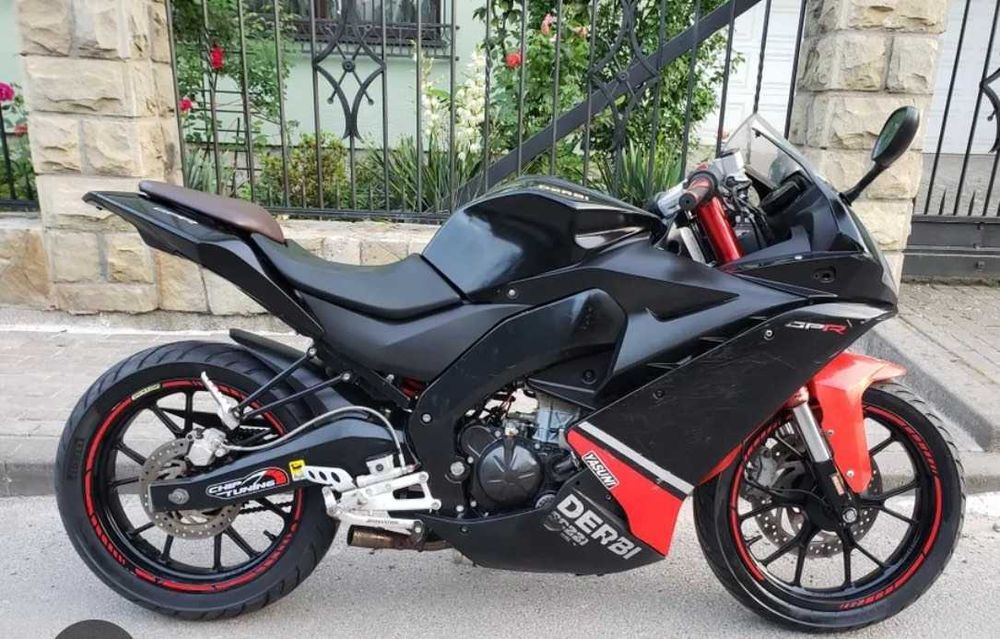 Срочно продам мотоцикл Derby (Aprilia) GPR 125 4t.