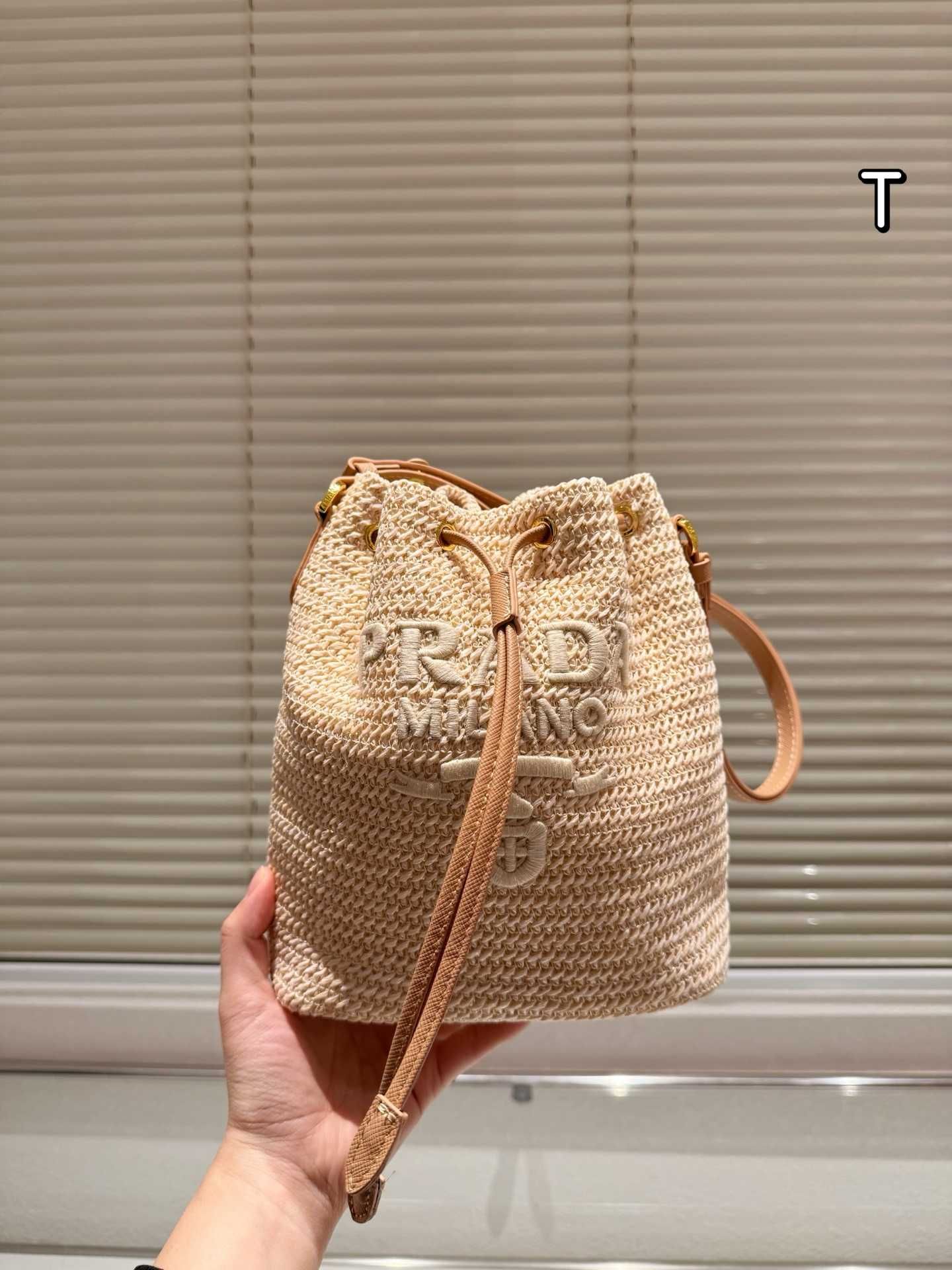 Słomiana torba crossbody