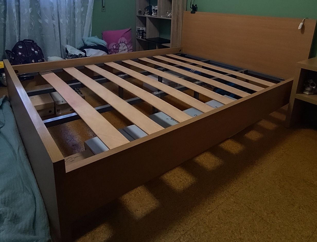 Cama de casal + estrado