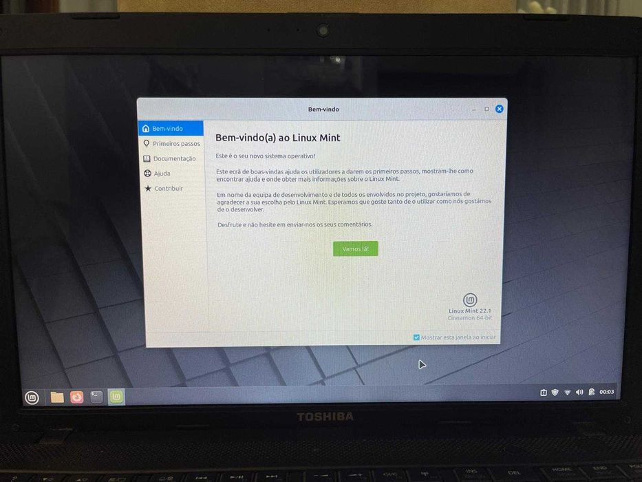 Portátil Toshiba 15.6" com Linux Mint – rápido, limpo e como novo