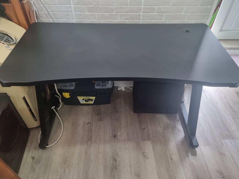 Mesa e cadeira gamer