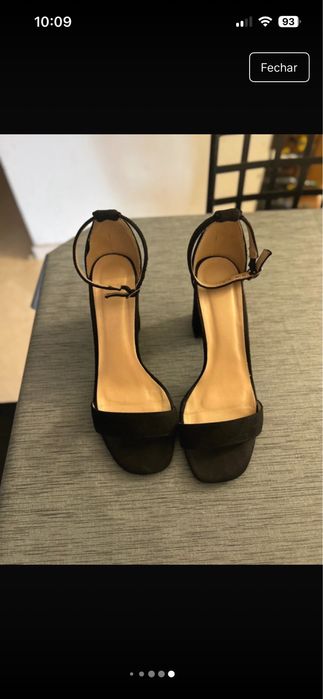 Sandalias com salto
