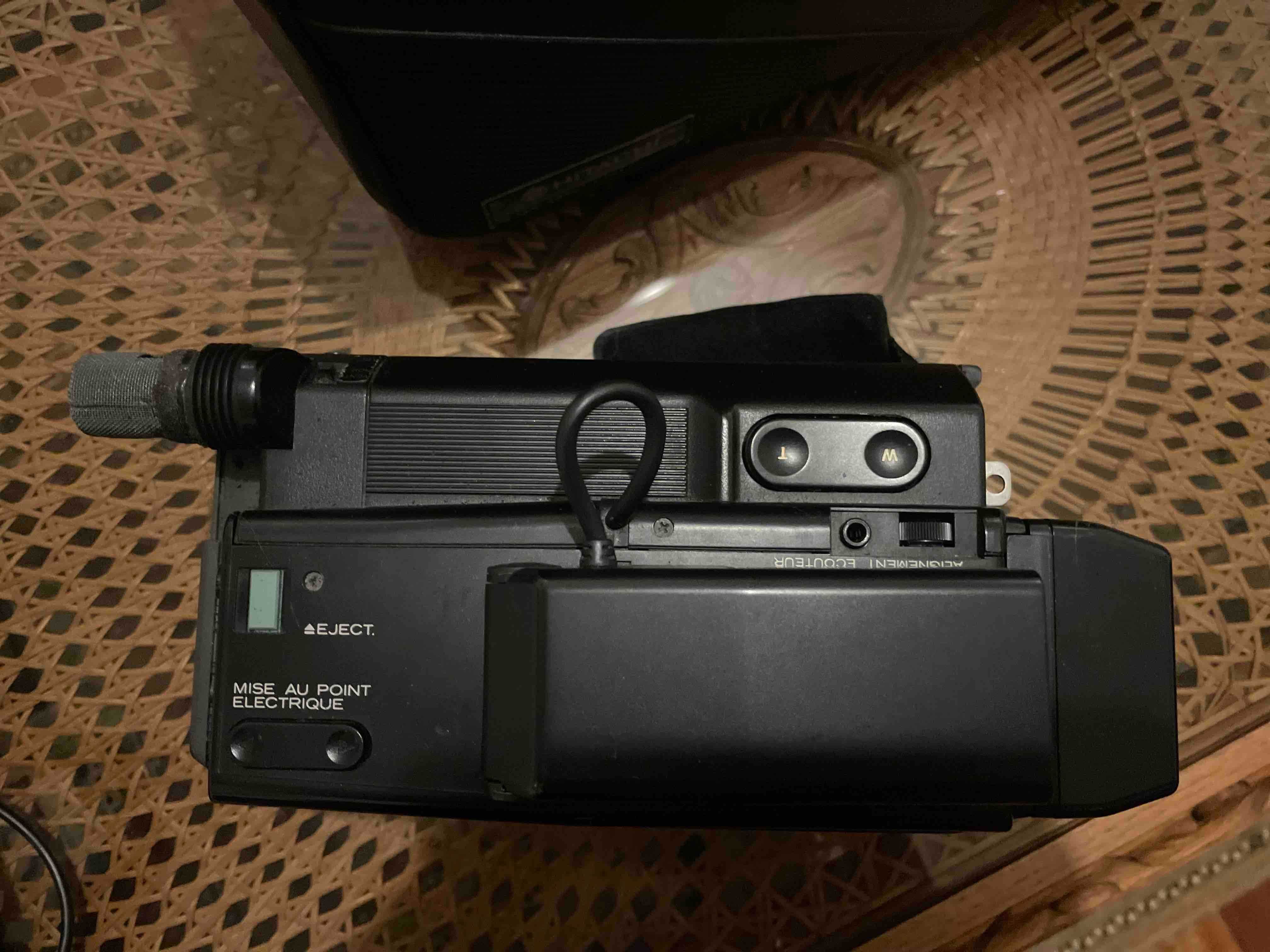 Câmara de vídeo Camcorder Hitachi VHS-C VM-C30S