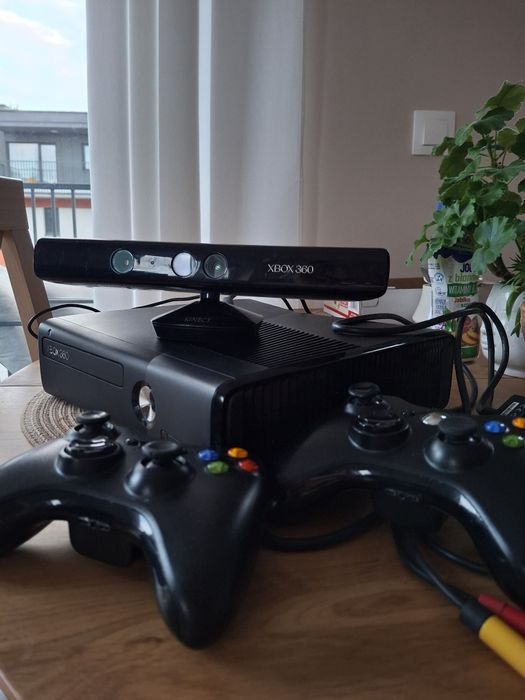Xbox 360 kinnect dwa pady i gry