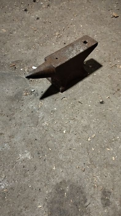 Kowadło małe , stare