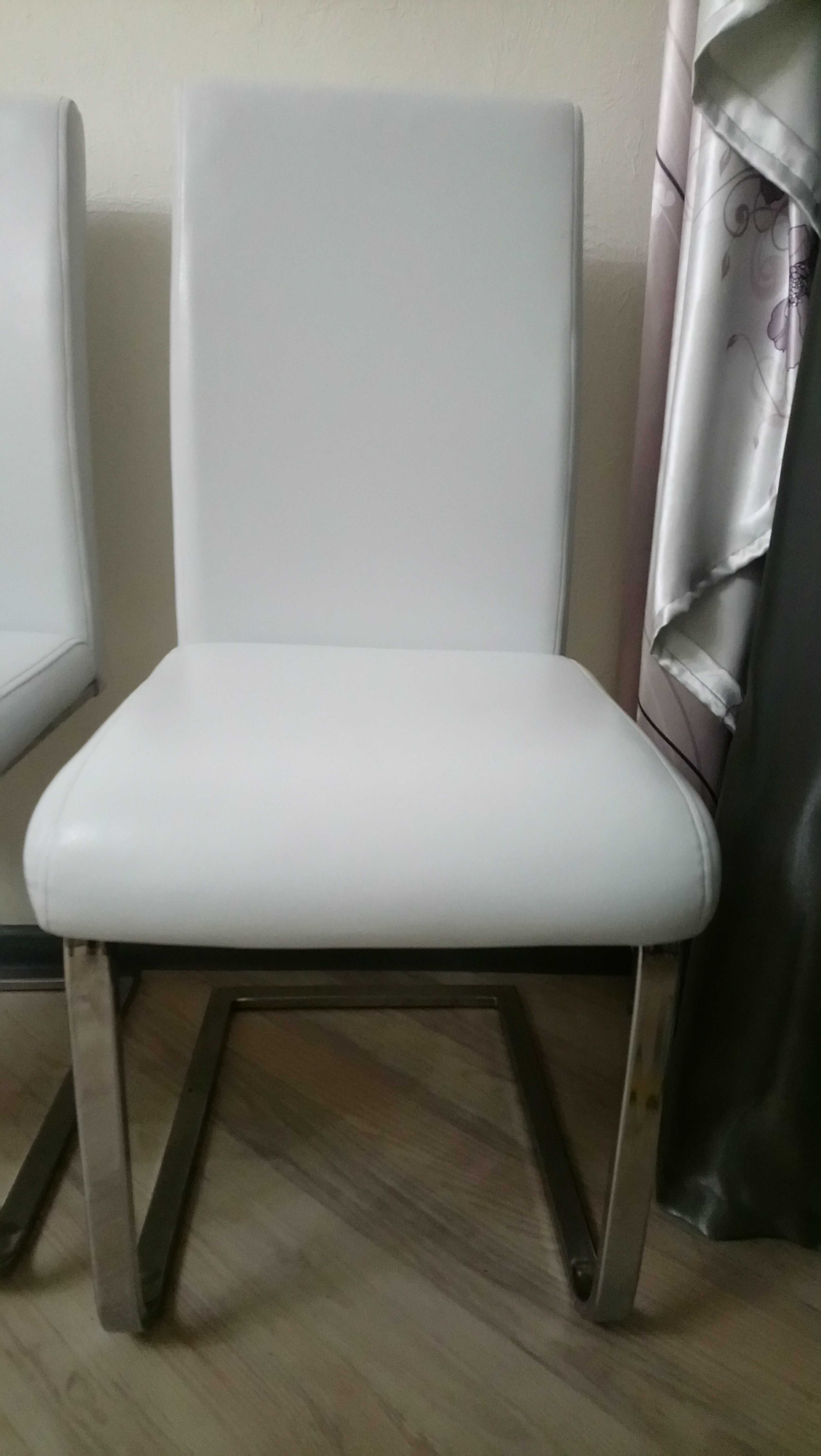 Крісла стільці сучасні,білого кольору,4 штуки