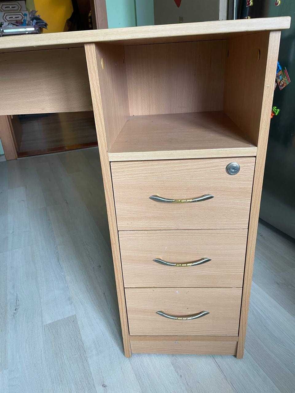 манікюрний стол продам, розмір 100х40х76