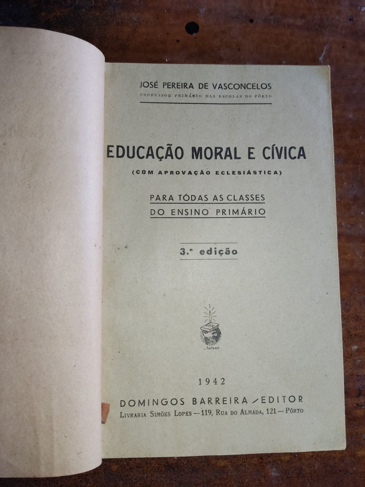 Livros escolares antigos