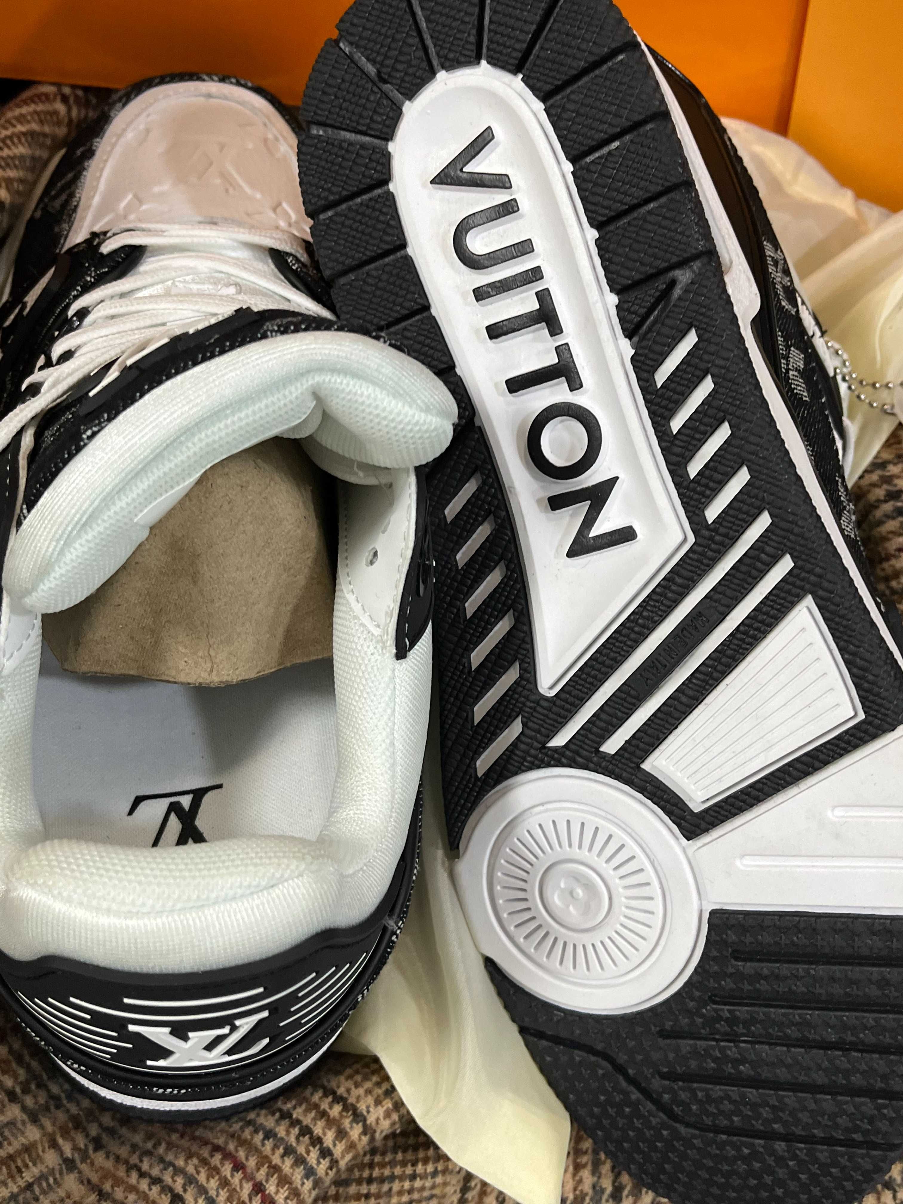 Louis Vuitton LV Trainer White Black EU 44