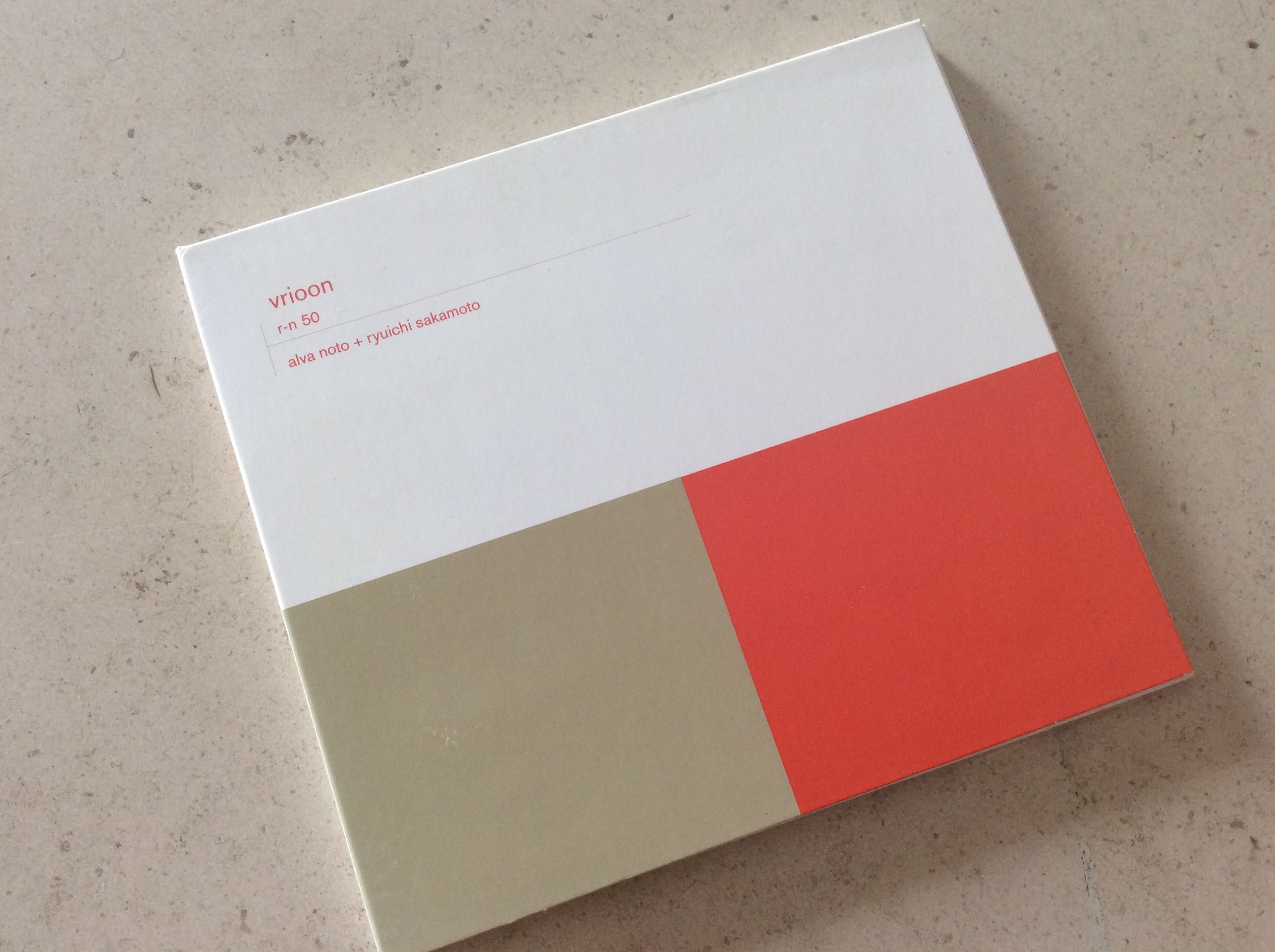 Alva Noto + Ryuichi Sakamoto "vrioon" (CD, edição de 2002)