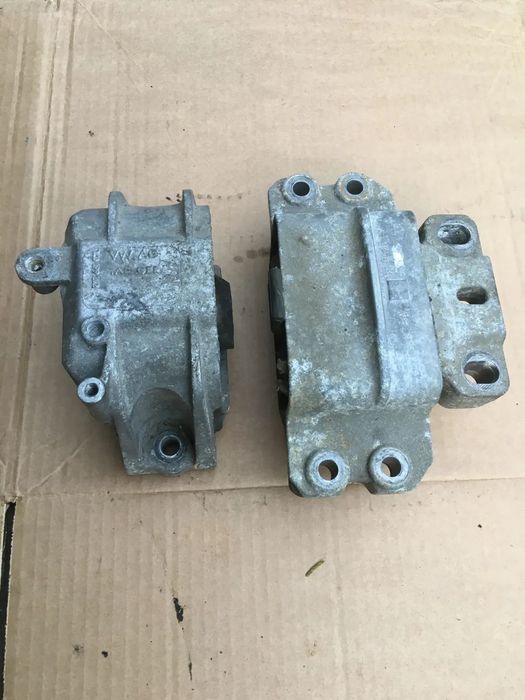 VW GOLF V PODUSZKA ŁAPA SILNIKA