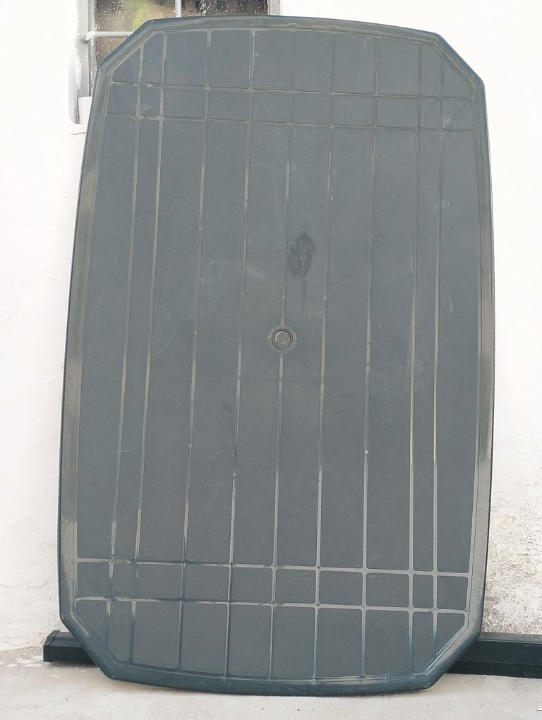 Mesa de jardim em plástico