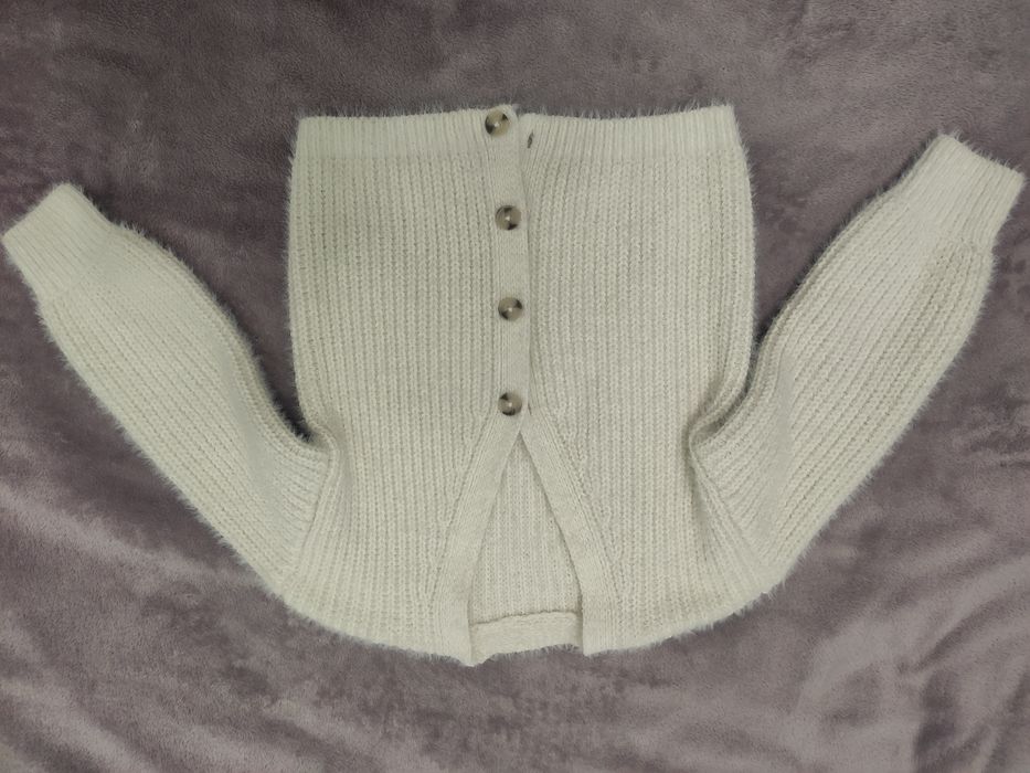 Кофта тепла з застібкою на гудзиках в школу