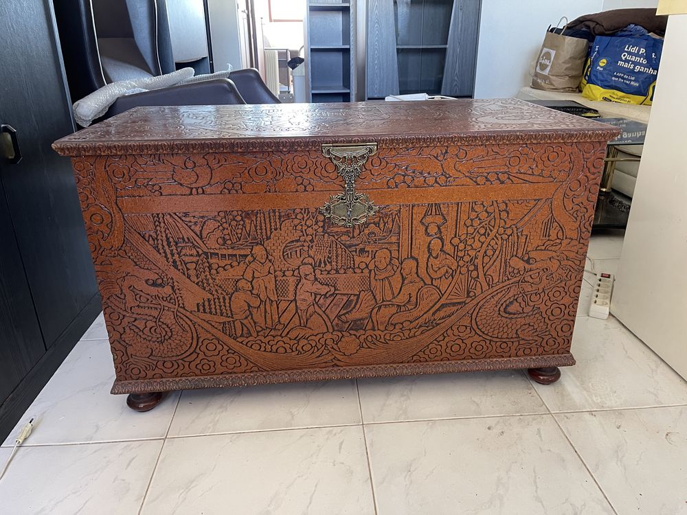 Baú Arca com antiga desenhos do Oriente vintage
