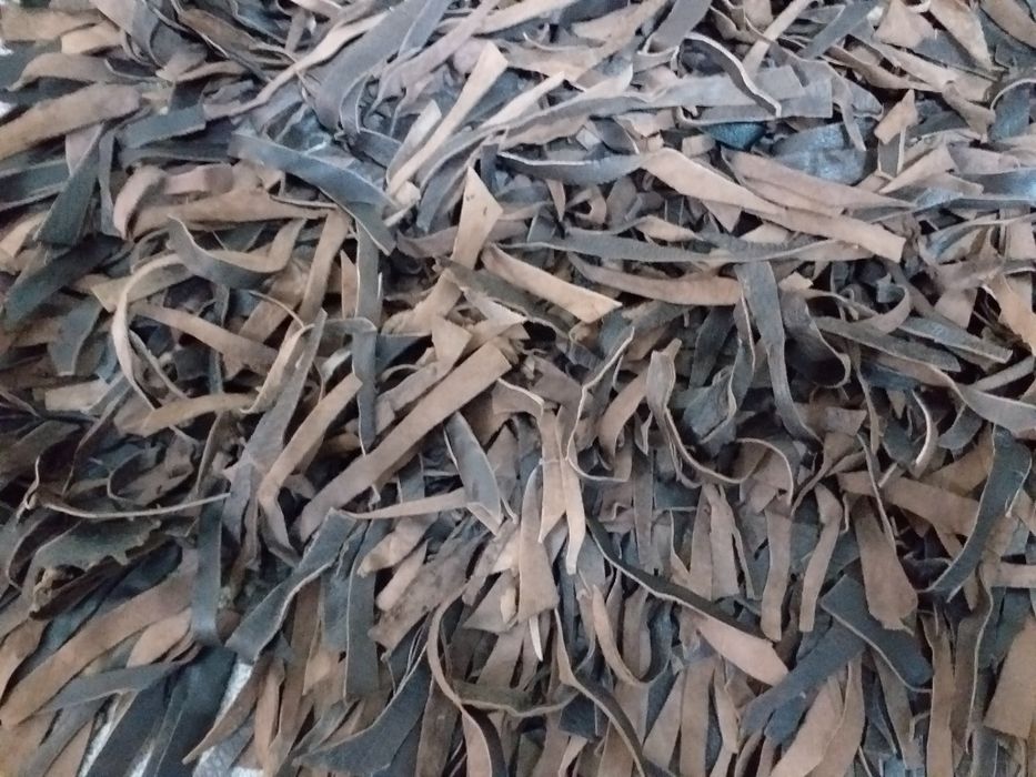 Tapete com tiras em pele