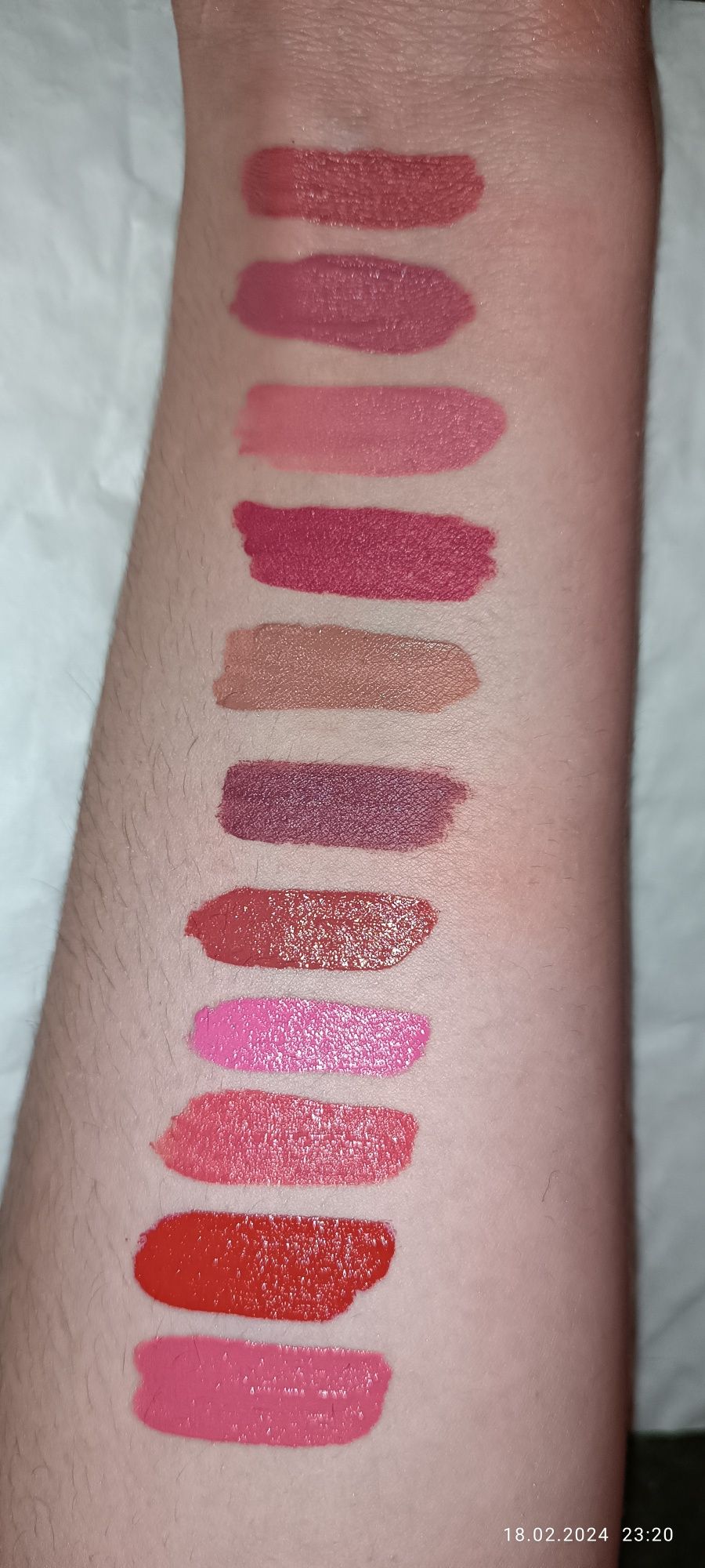 Помади/блиски для губ Vivienne Sabo, Eveline,Rimmel, LN.