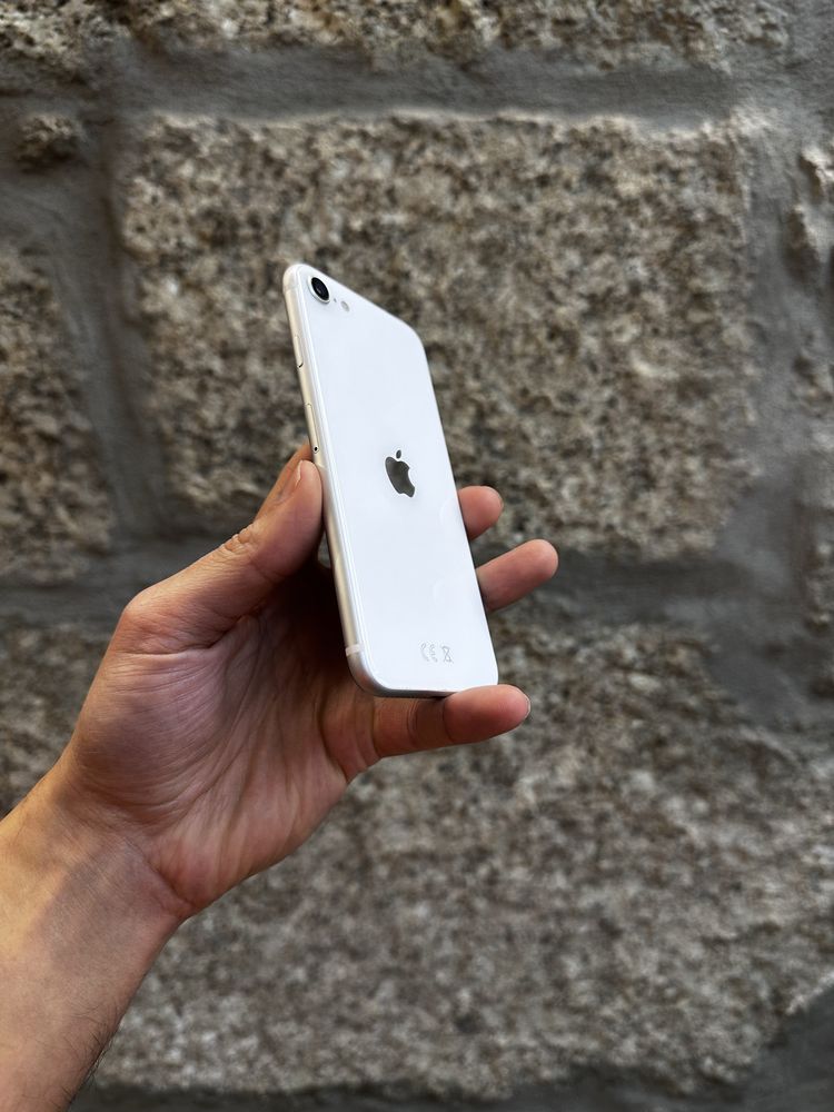 iPhone SE 64GB em bom estado