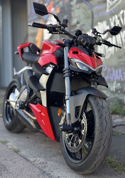 Ducati Streetfighter V2 2024